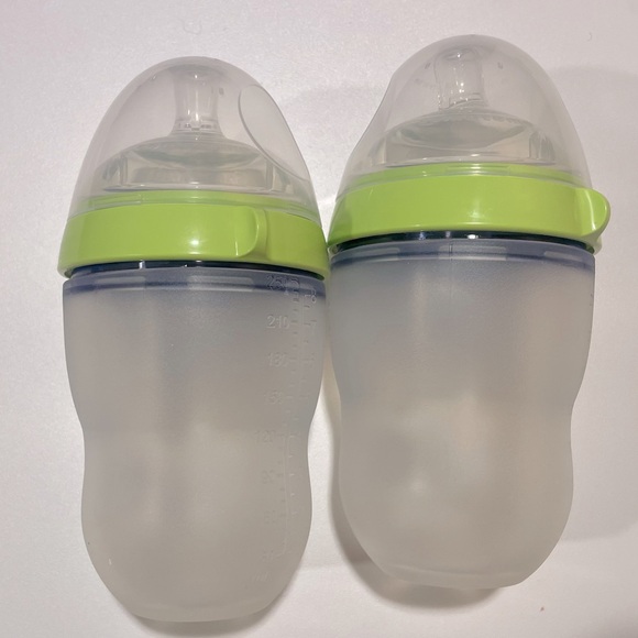 NIB Set of two 8oz Comotomo Bottles plus two gently used grip handles. - Picture 3 of 6